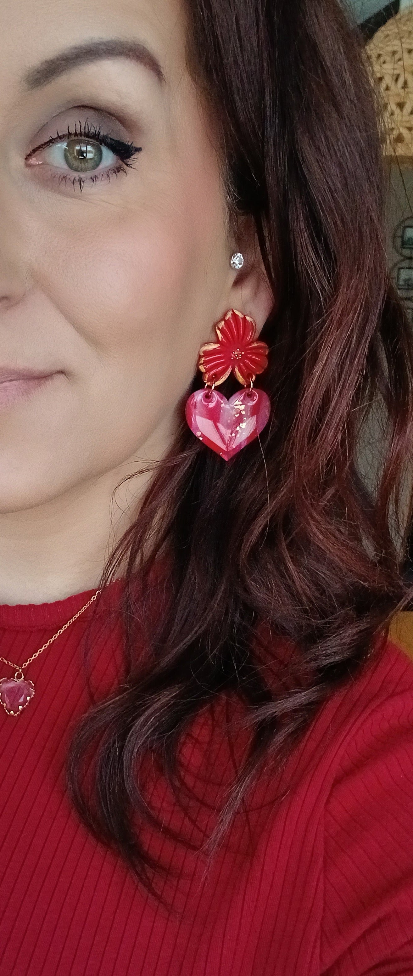 Boucles d'oreilles "Eden" (fleur rouge et coeur transparent rouge/feuille d'or)