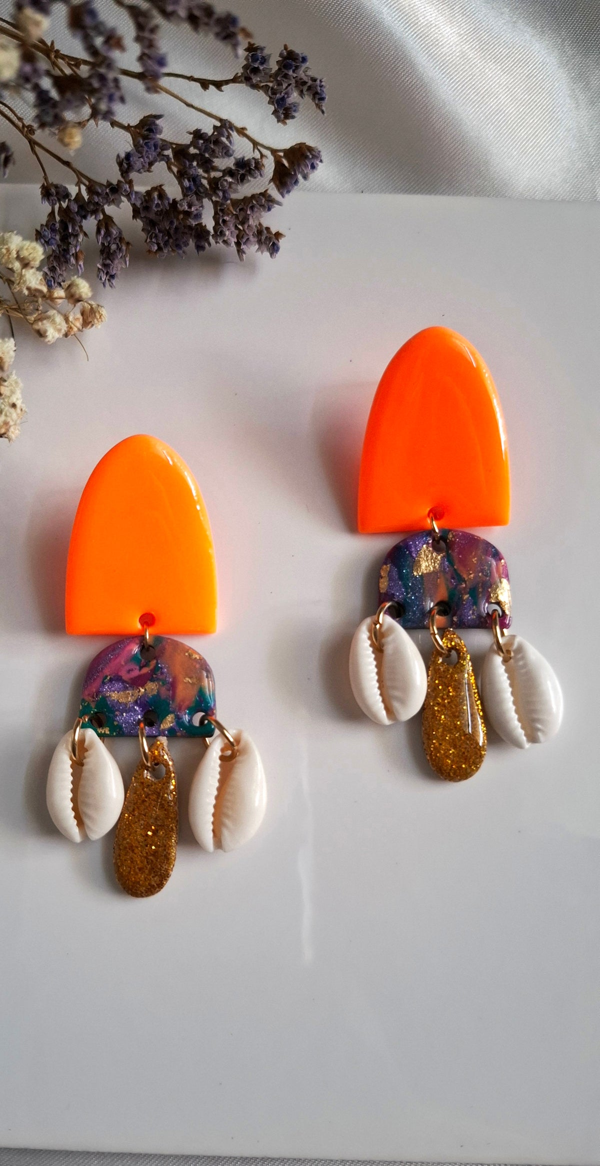 Boucles d'oreilles orange fluo/coquillages "Color Party"