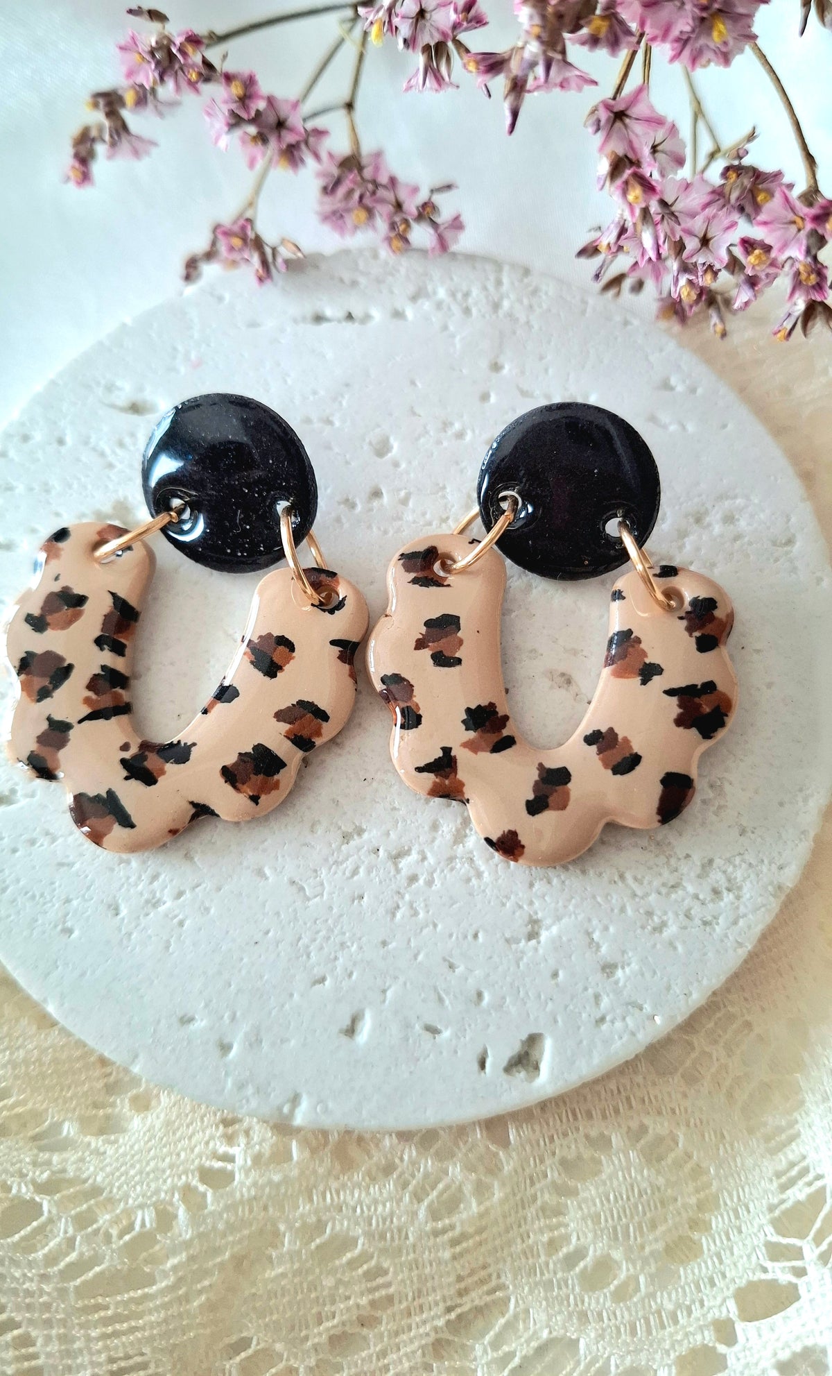 Boucles d’oreilles léopard et noir pailleté