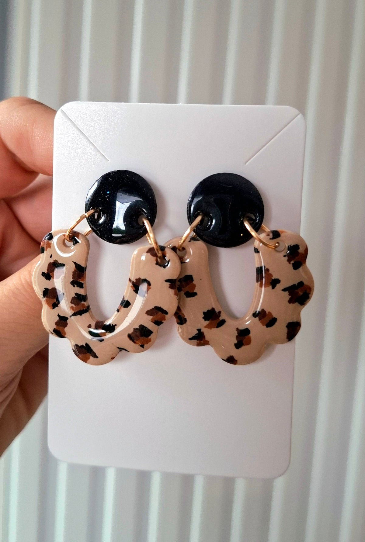 Boucles d’oreilles léopard et noir pailleté