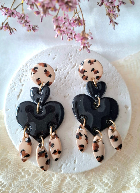 Boucles d’oreilles coeur noir pailleté et léopard