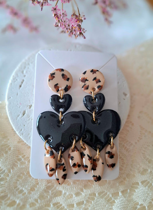 Boucles d’oreilles coeur noir pailleté et léopard