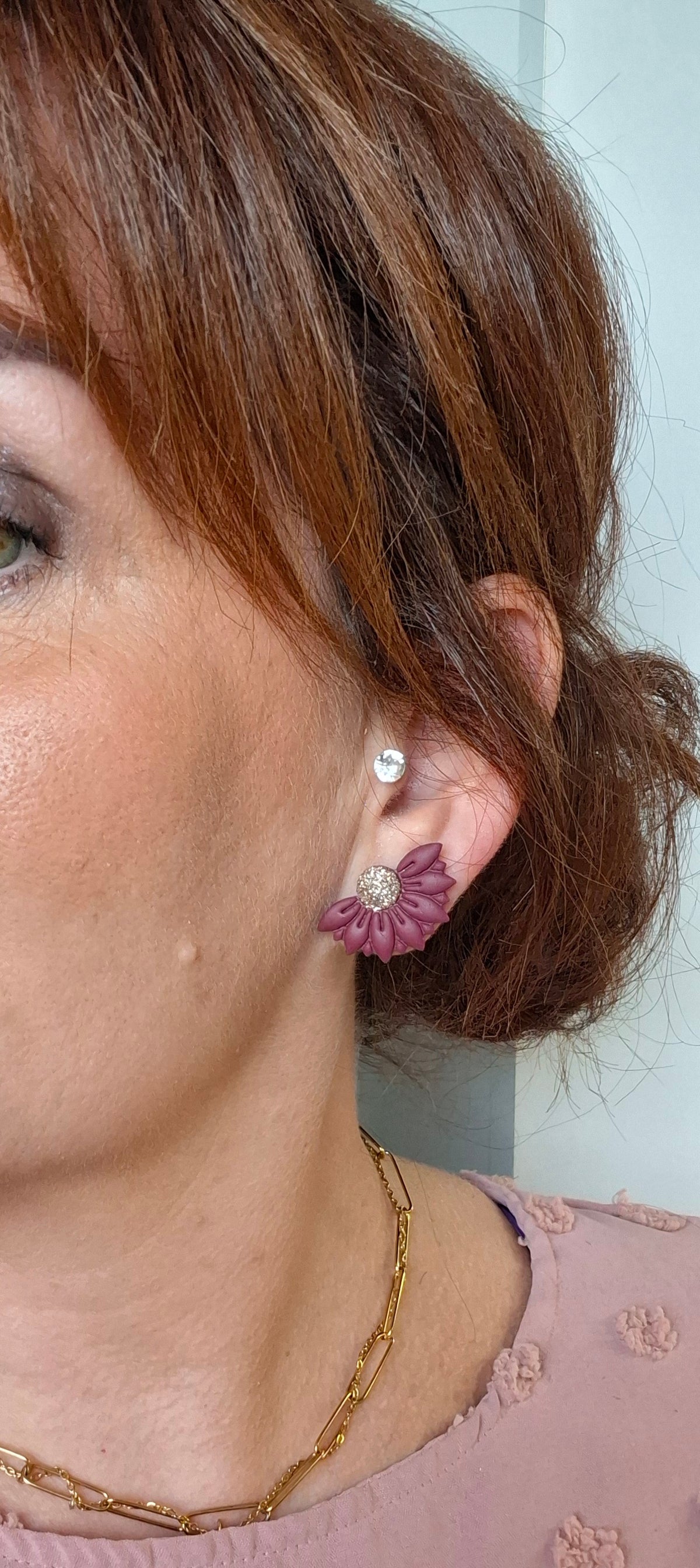 Boucles d’oreilles petites fleurs bordeaux