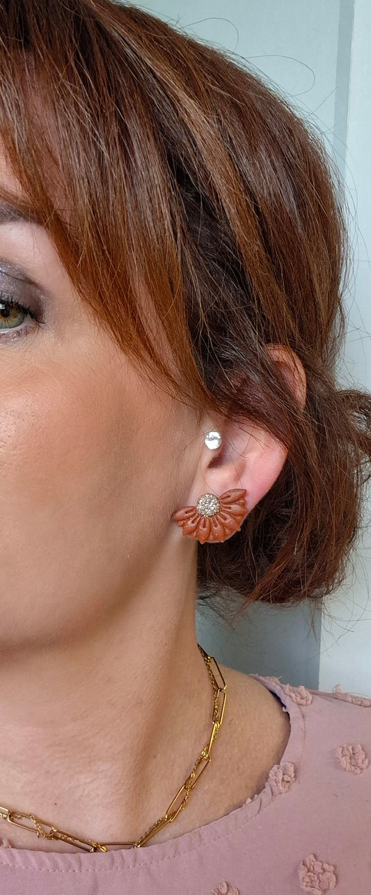 Boucles d’oreilles petites fleurs marron