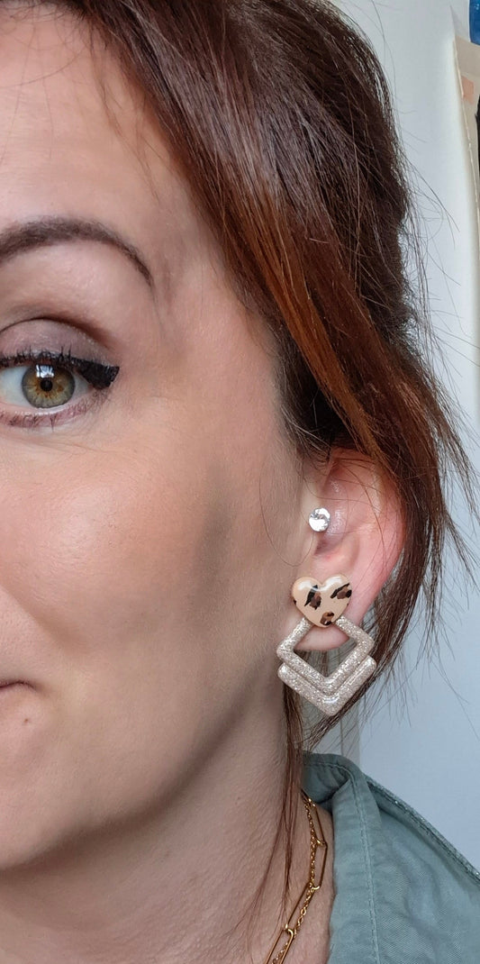 Boucles d’oreilles Olivia- coeur léopard et paillettes dorées