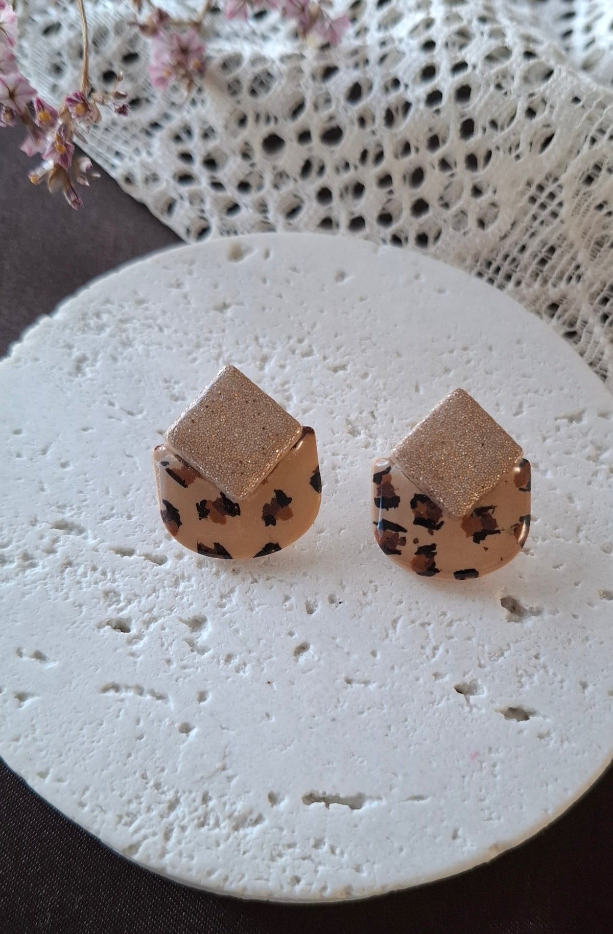 Boucles d’oreilles Lola- léopard et paillettes dorées