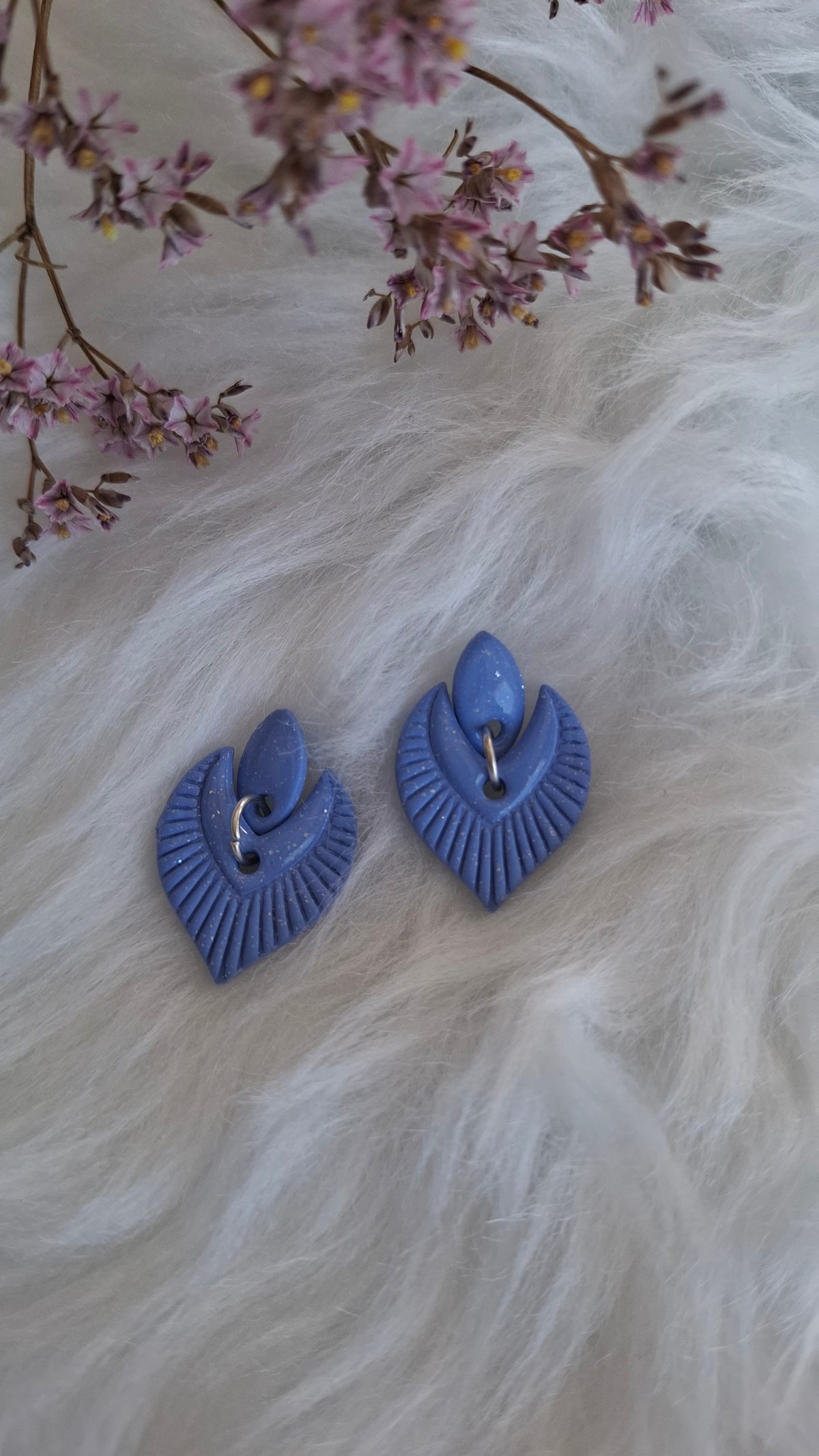 Boucles d’oreilles gouttes bleus et paillettes argentées "Marine Chic "